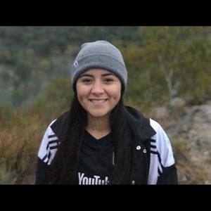 Meet your Posher, Andrea